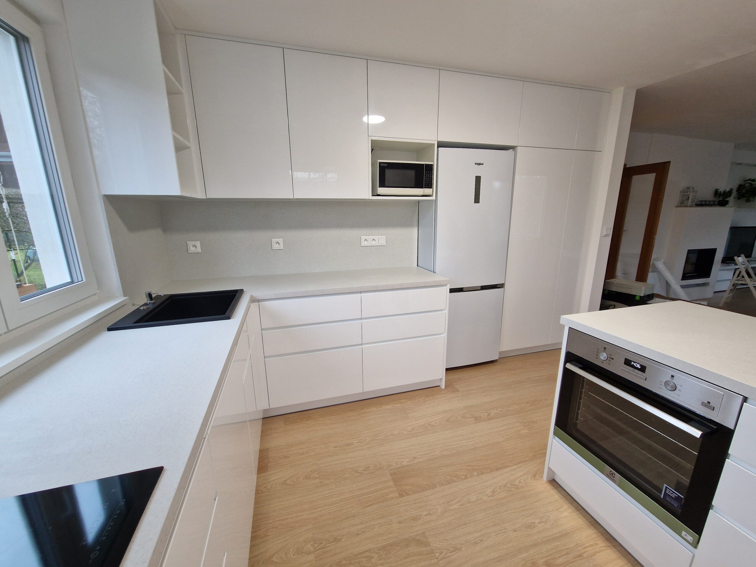 Koľko stojí nábytok na mieru v roku 2026? Kompletný cenový sprievodca